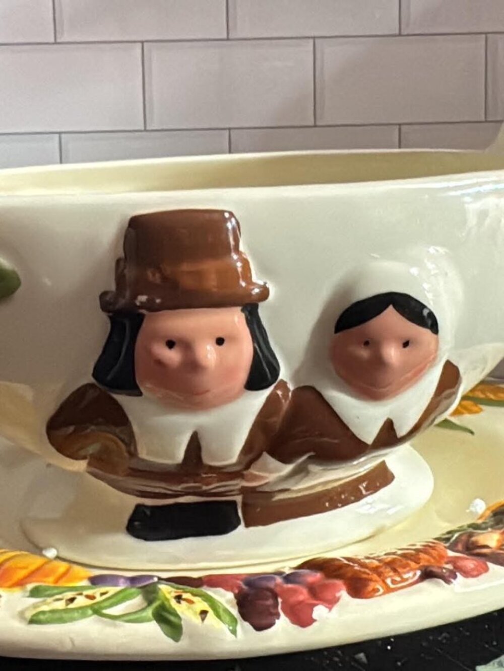 Publix The Pilgrim Pair Gravy Boat – Thanksgiving Pilgrim Couple Serving Dish